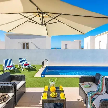 别墅 Playa De Fanabe Sleeps 8 With Pool Air Con And Wifi