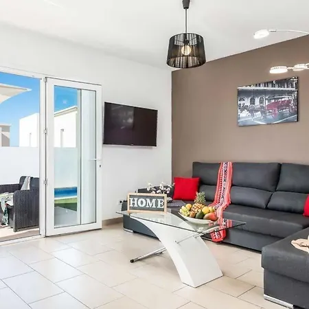 别墅 Playa De Fanabe Sleeps 8 With Pool Air Con And Wifi *