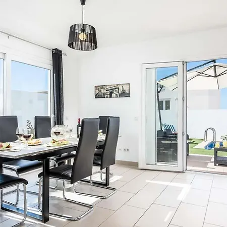 别墅 Playa De Fanabe Sleeps 8 With Pool Air Con And Wifi