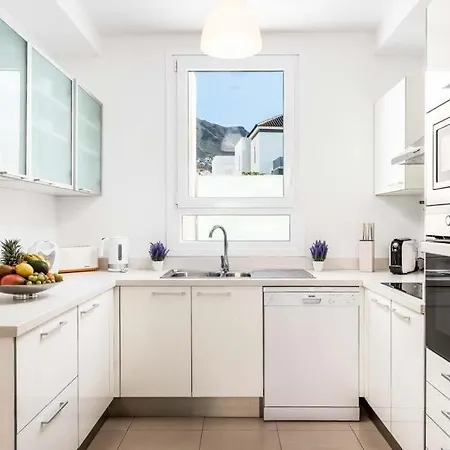 Playa De Fanabe Sleeps 8 With Pool Air Con And Wifi *