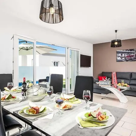Playa De Fanabe Sleeps 8 With Pool Air Con And Wifi 别墅 *