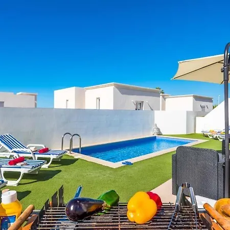 Playa De Fanabe Sleeps 8 With Pool Air Con And Wifi Vila Costa Adeje (Tenerife)
