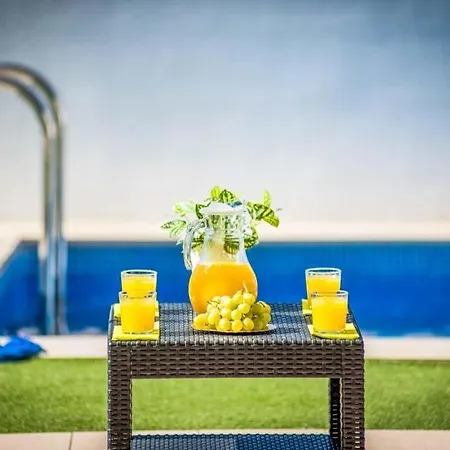 Playa De Fanabe Sleeps 8 With Pool Air Con And Wifi