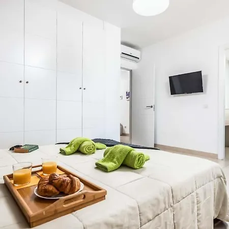 Villa Playa De Fanabe Sleeps 8 With Pool Air Con And Wifi Costa Adeje (Tenerife)