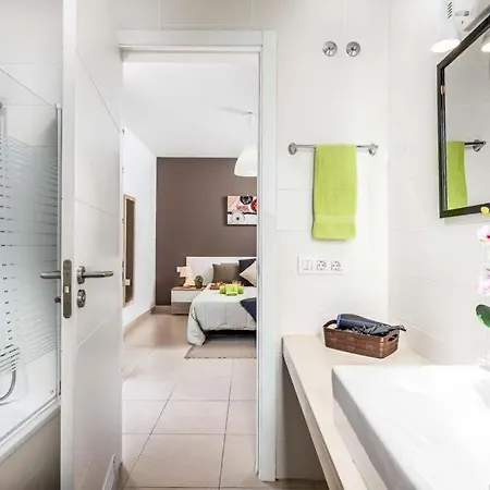 Villa Playa De Fanabe Sleeps 8 With Pool Air Con And Wifi