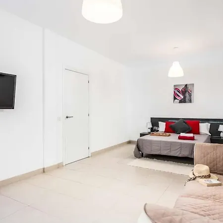 Villa Playa De Fanabe Sleeps 8 With Pool Air Con And Wifi