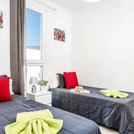 Villa Playa De Fanabe Sleeps 8 With Pool Air Con And Wifi *